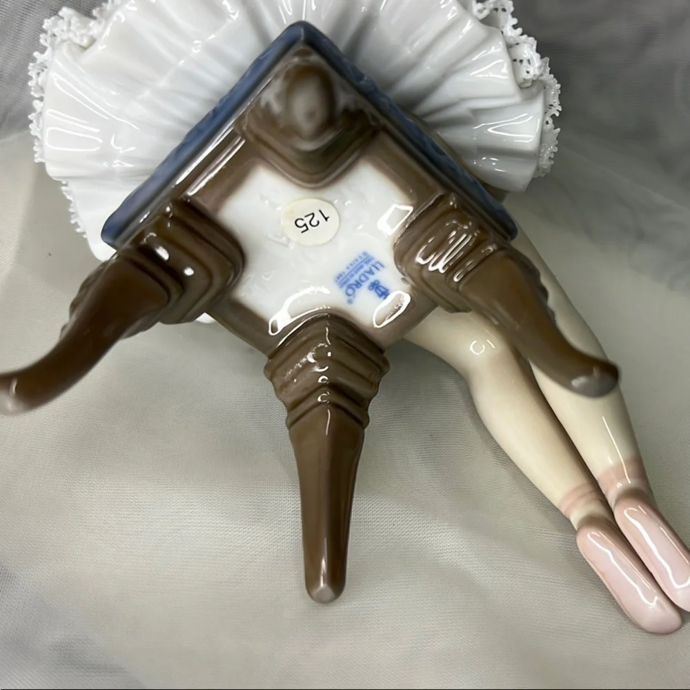 Lladro Porcelain Figurine, Ballet Descanso 05496 - Picture 8 of 12